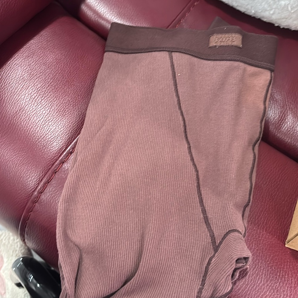 Used skims leggings